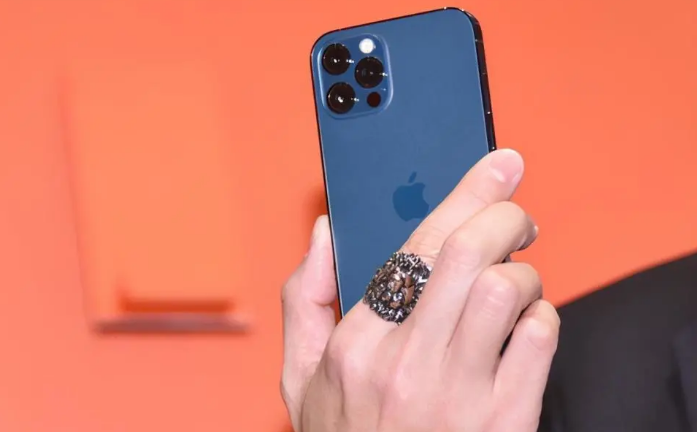 娄星苹果手机维修分享iPhone12系列重启方法教程 