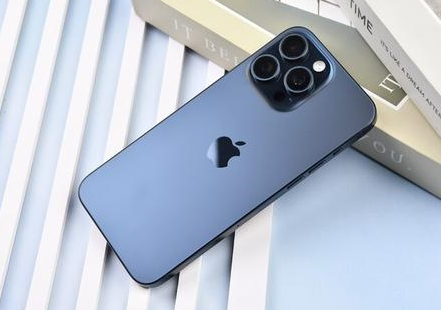 娄星苹果维修点分享iPhone 15 Pro Max屏幕更换全新实操风险 
